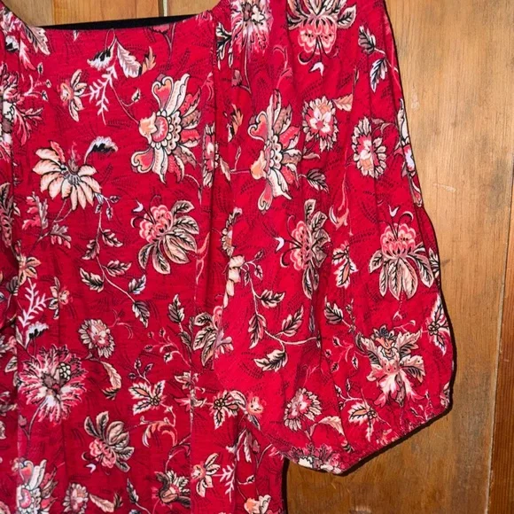 Maurices Red Floral Women's Top - Picture 4 of 4